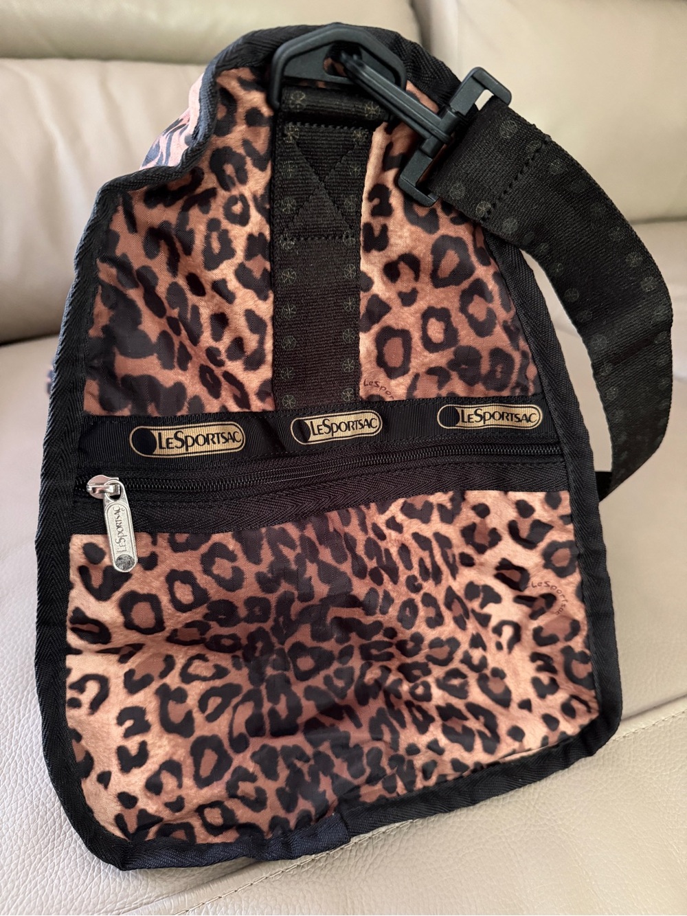 Lesportsac Leopard Print Black/Brown Weekender Duffel Bag ShoulderStrap Zippered - Picture 5 of 16